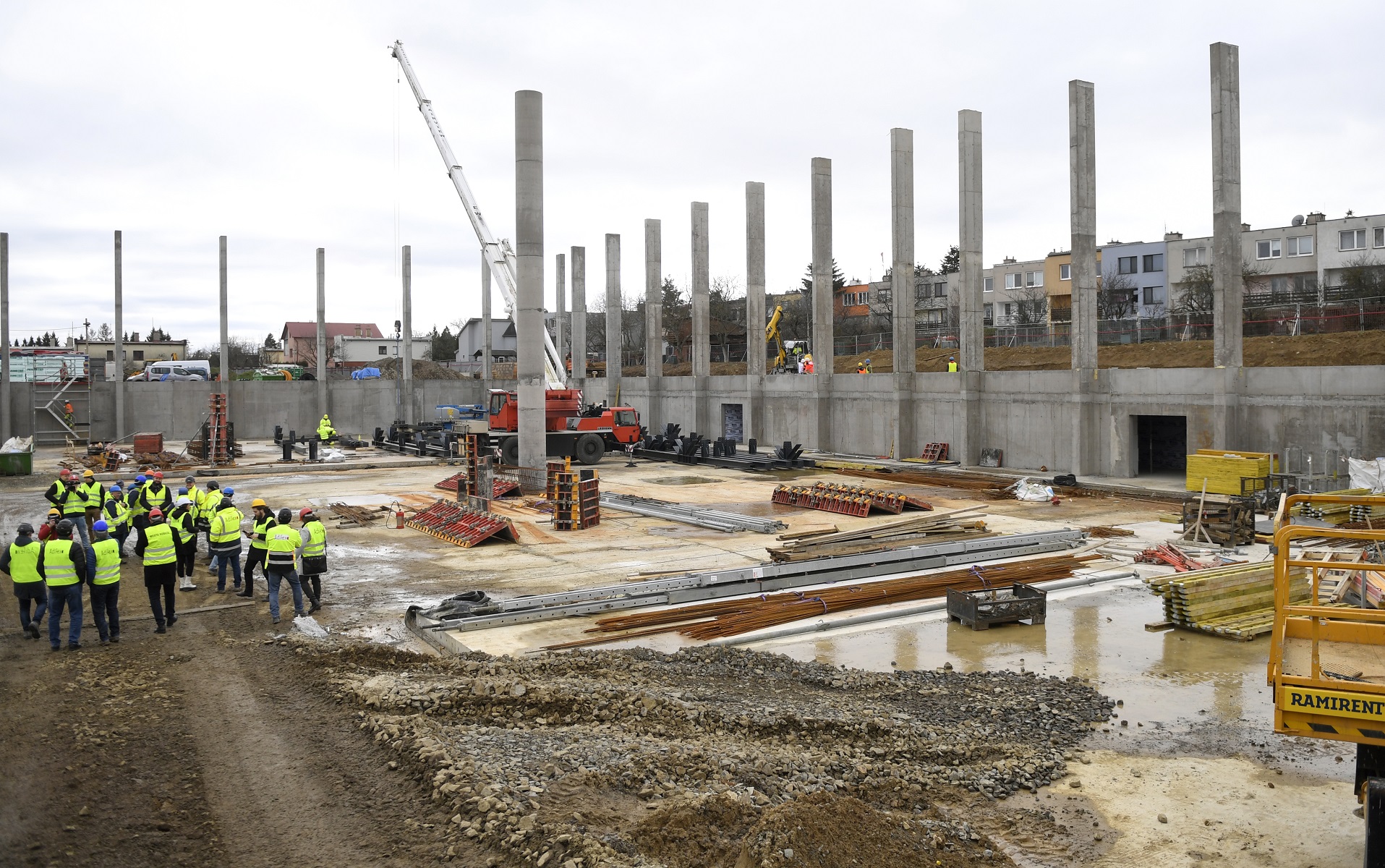 Na snímke výstavba Národného tenisového centra (NTC) v Košiciach v stredu 25. januára 2023. Kontrolného dňa sa zúčastnili predstavitelia mesta Košice a Slovenského tenisového zväzu. 