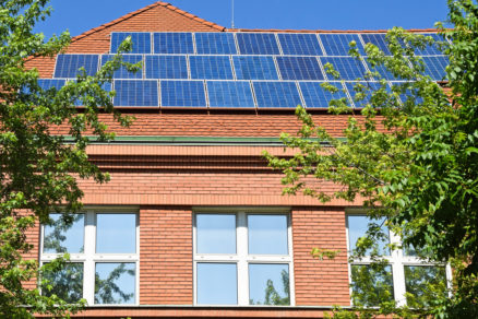 Moderný nízkoenergetický prímestský dom.