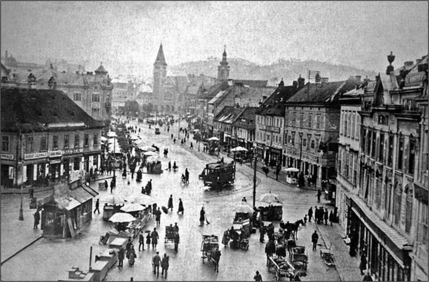 Pôvodná historická podoba bloku, do ktorého patrilo aj malé Kamenné námestie. Zdroj: Neuropea