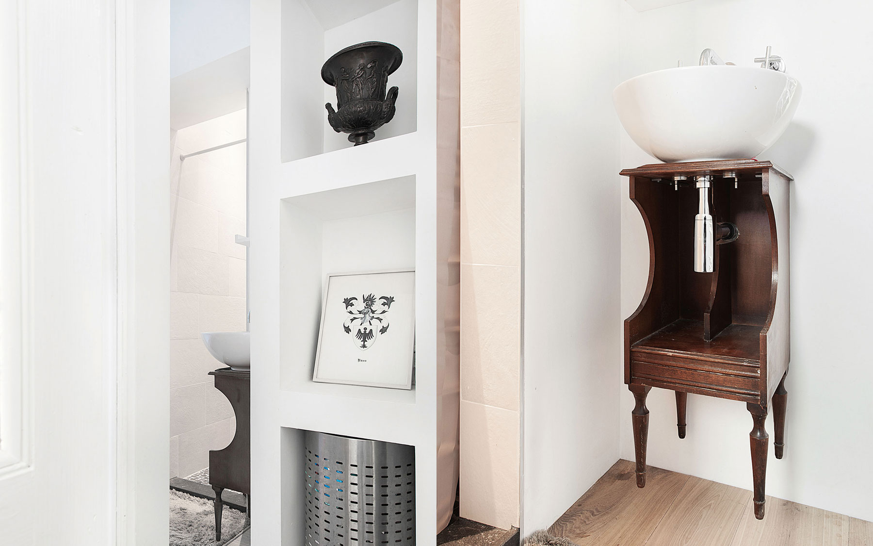 Spojenie retro nábytku s moderným dizajnom umývadla