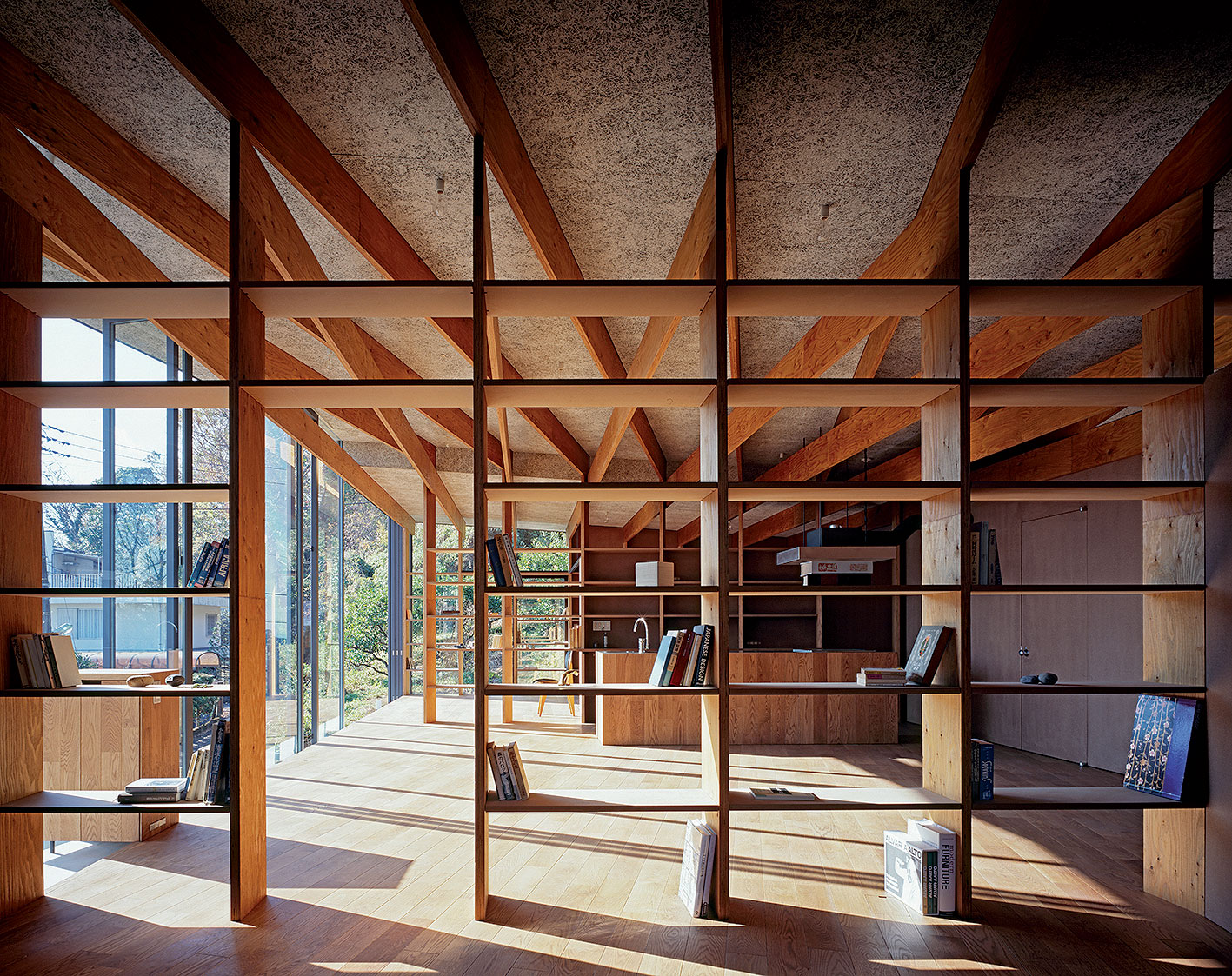 Architektonická kancelária Mount Fuji Architects Studio funguje od roku 2004 a sídli v Tokiu. Za- kladajúcimi partnermi sú Masahiro a Mao Harada. Pred prácou na vlastných zákazkách získaval Masa- hiro Harada skúsenosti v ateliéroch svetoznámych architektov, ako sú Kengo Kuma alebo Arata Isozaki. Web: www.14.plala.or.jp/mfas/fuji.htm