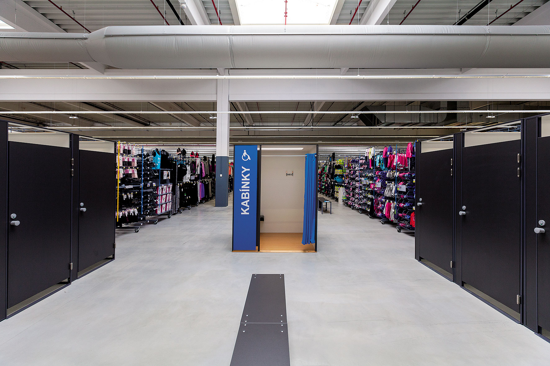 Pri výstavbe sa kládol dôraz na vnútorný komfort stavby – komfort užívateľov a pracovníkov.