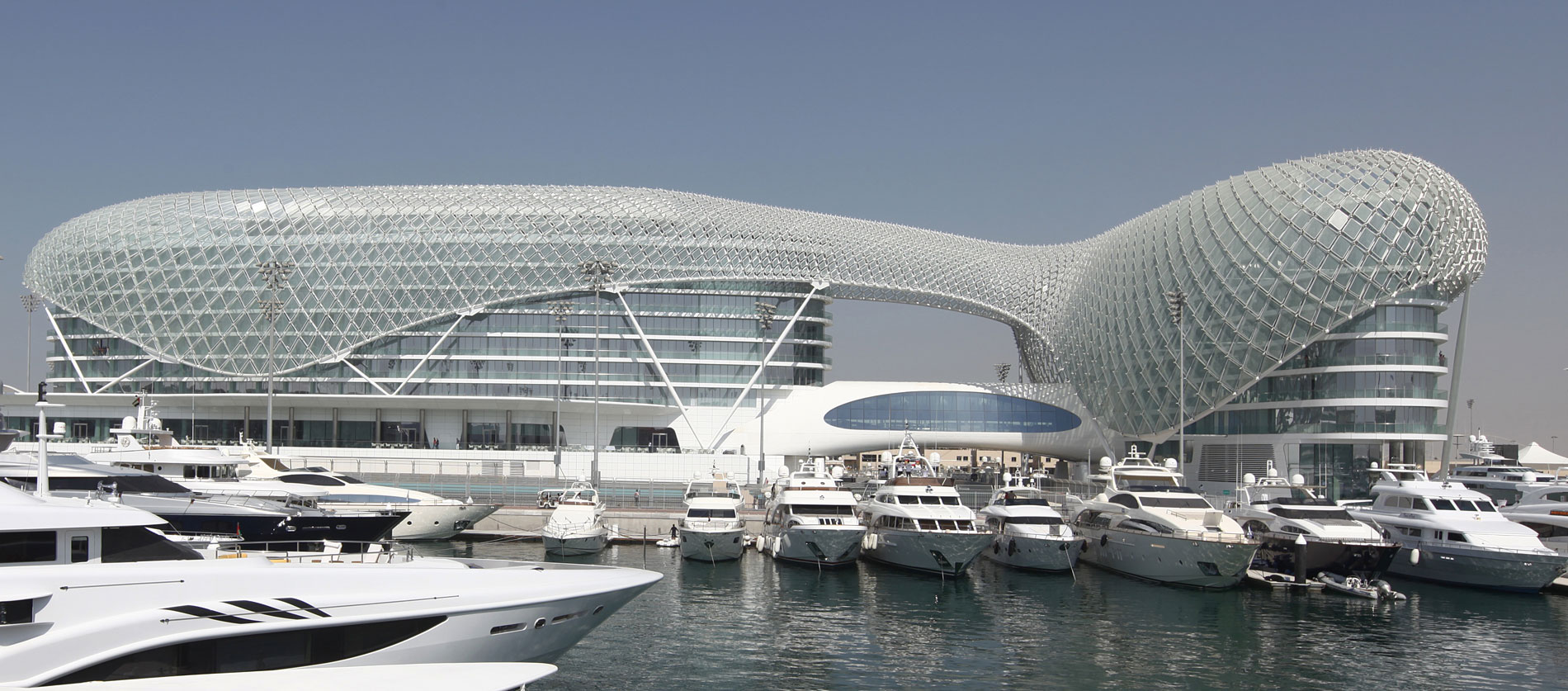 imidzovy hotel nad okruhom f 1 v abu dhabi 7498 big image