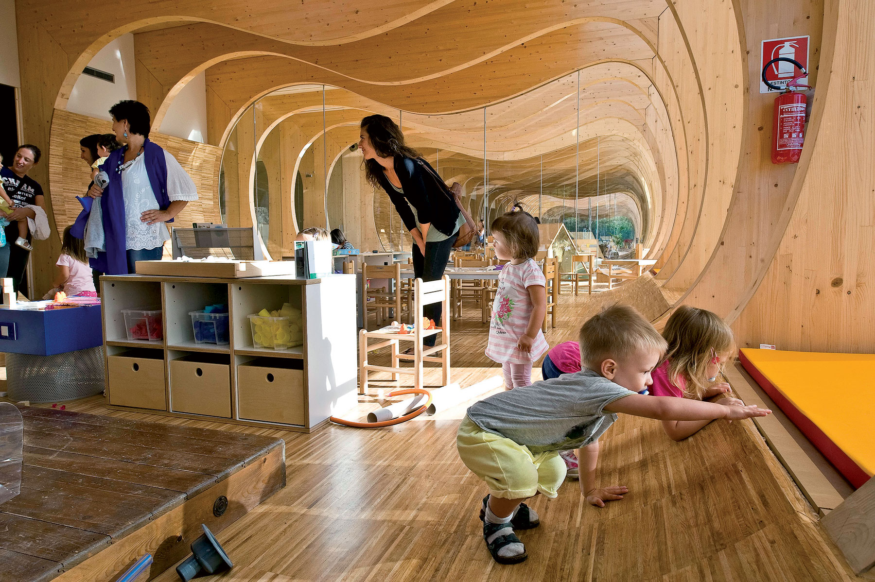 Interiér je mierkou aj materiálmi prispôsobený deťom.