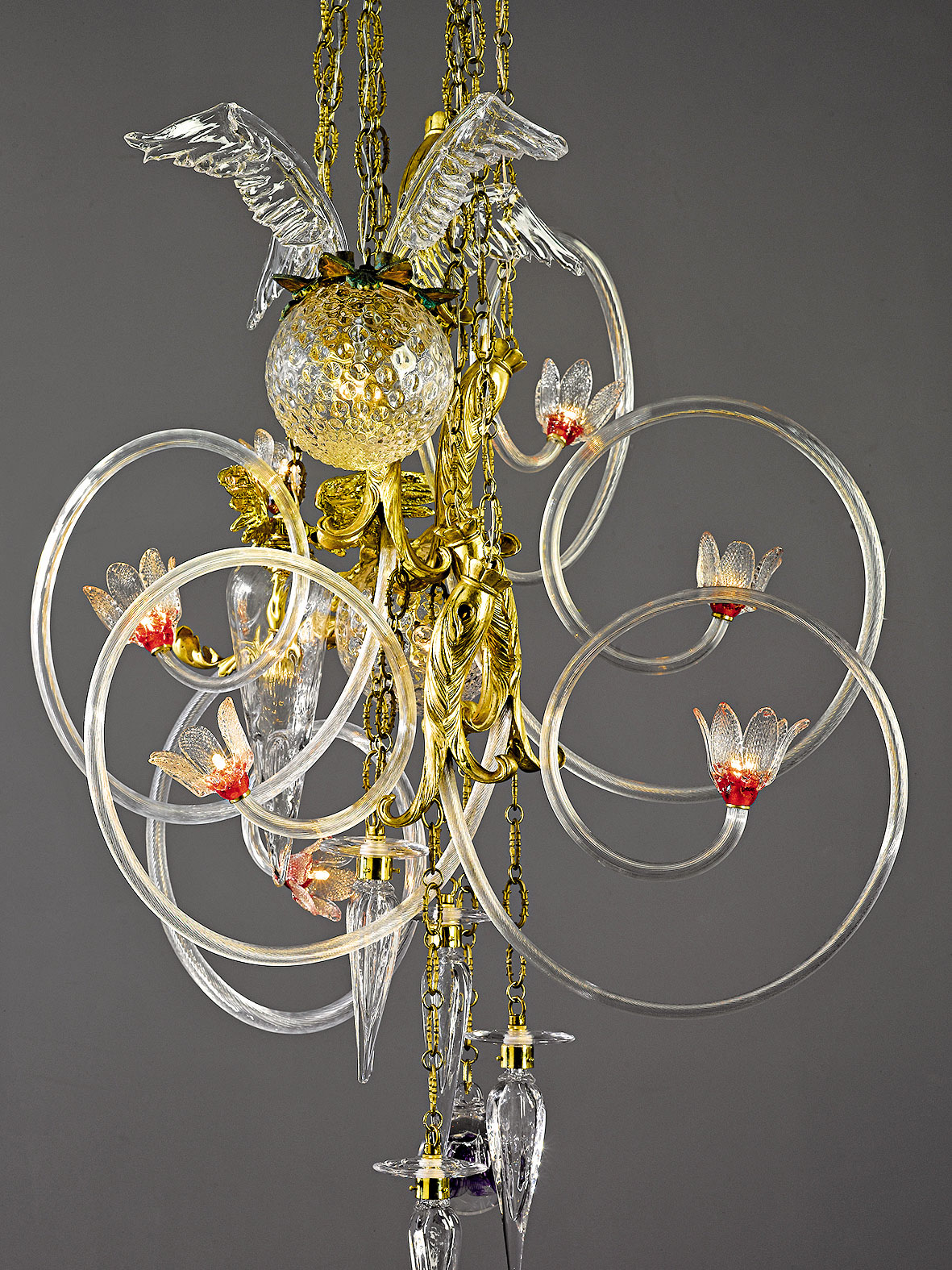 Bořek Šípek: Galaxy Luminia – ide o typický „šípkovský“ prezdobený, pestrofarebný, pozlátený kúsok plný kvetov