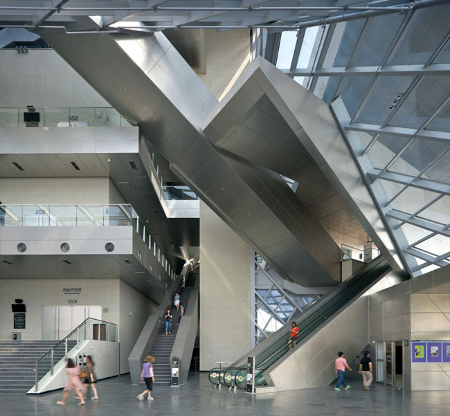 lietajuca strecha s rozmermi futbaloveho ihriska 7222 big image