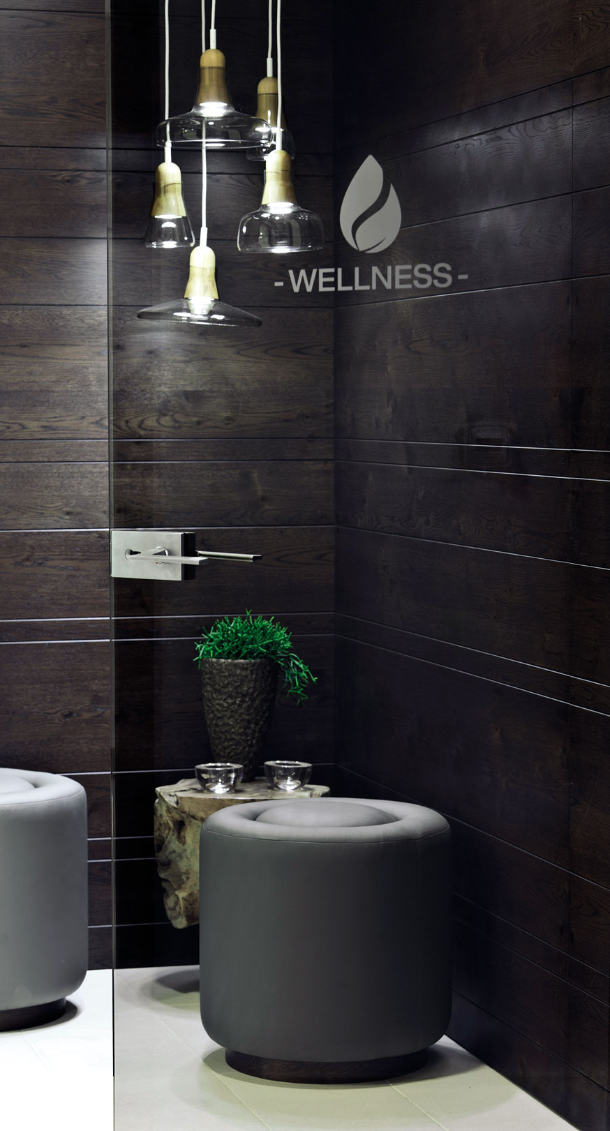 Jemne tónované sklo hrá v interiéri prvé husle.