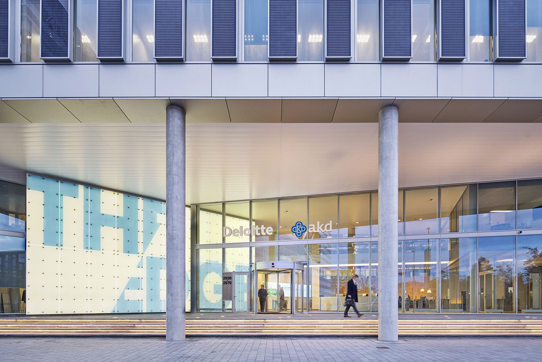 the edge optional second entrance