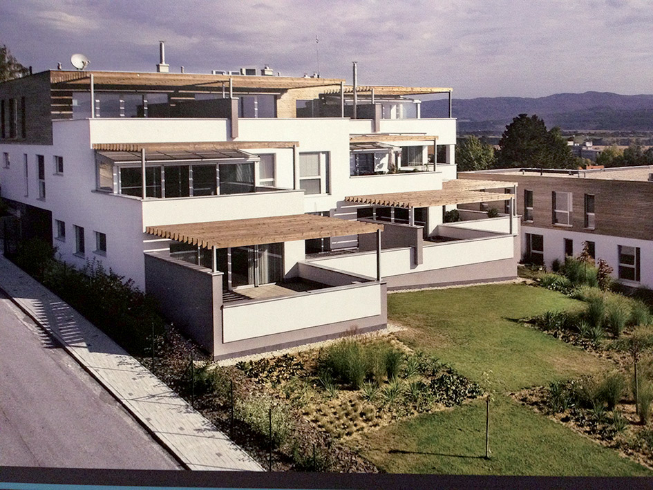Kondomínium, Bojnice (2006 – 2010) Obytný súbor je tvorený tromi terasovitými vilami s 29 apartmánmi (spolu s P. Topinkom, P. Ziaťkom, J. Bališom)