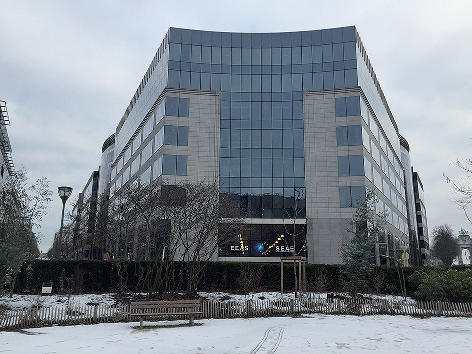 EEAS – Európska služba pre vonkajšiu činnosť (2011 – 2012) Sídlo EEAS je situované v európskej štvrti Bruselu v prestížnej lokalite okrúhleho námestia Schuman.