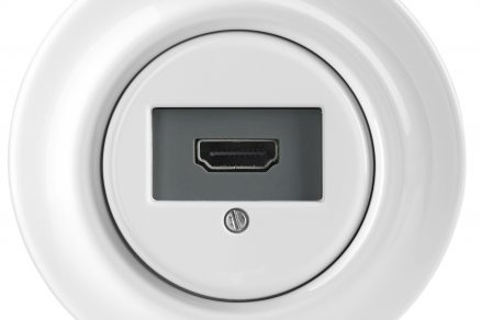 Decento   bila   komunikacni zasuvka HDMI