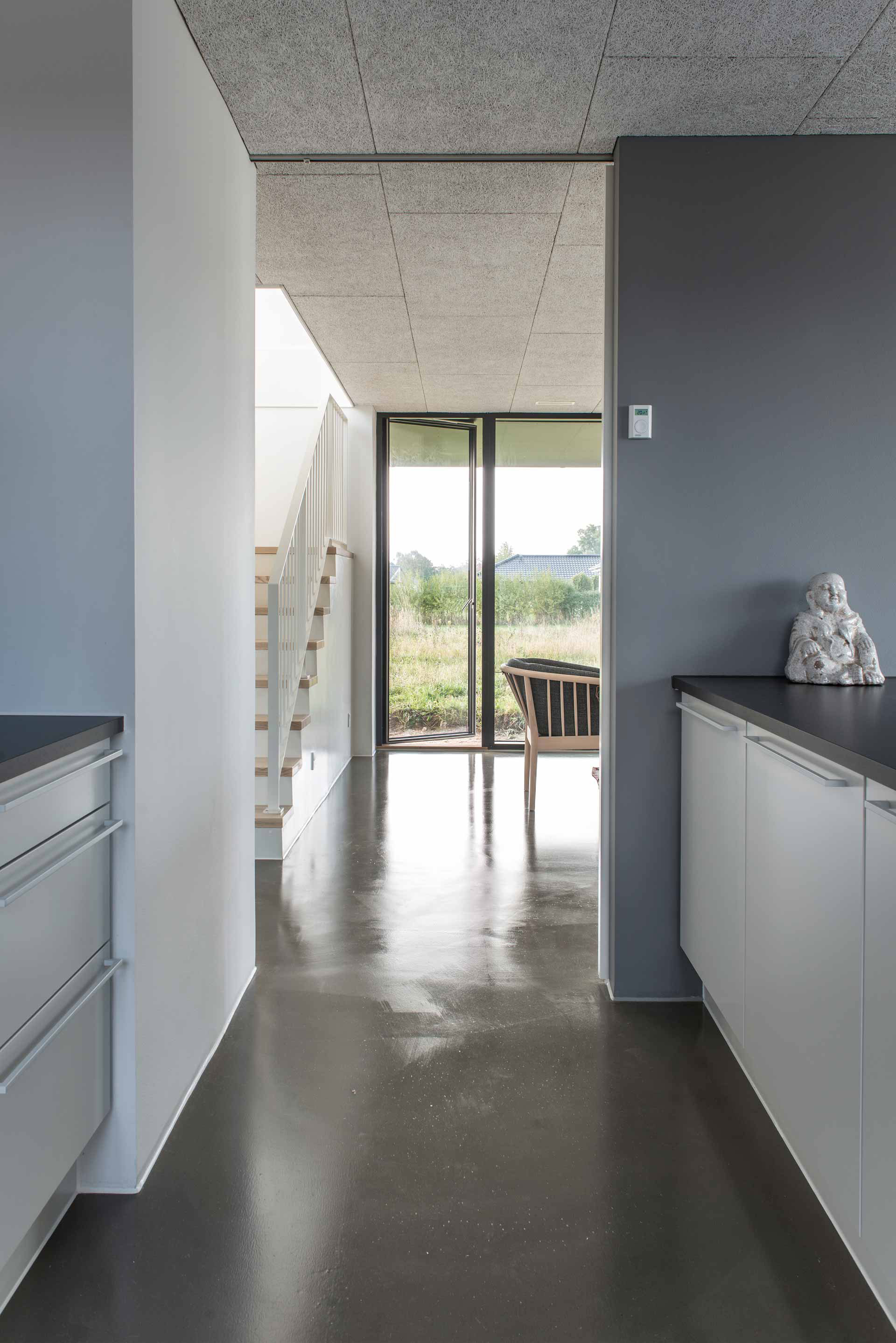 Pohyb priečok umožňujú hliníkové profily umiestnené na strope, v ktorých sú umiestnené rozvody