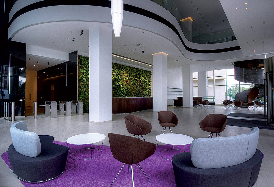 Polus Towers, Bratislava, 2015 Kompletná obnova administratívnej budovy priniesla späť na trh 41 840 m2 kancelárskych plôch