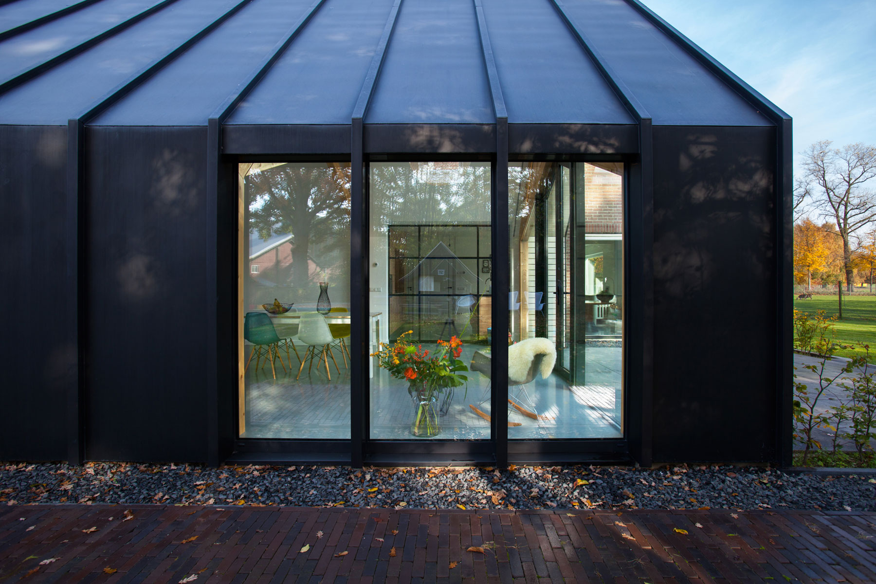 Bureau Fraai Barn Living 25