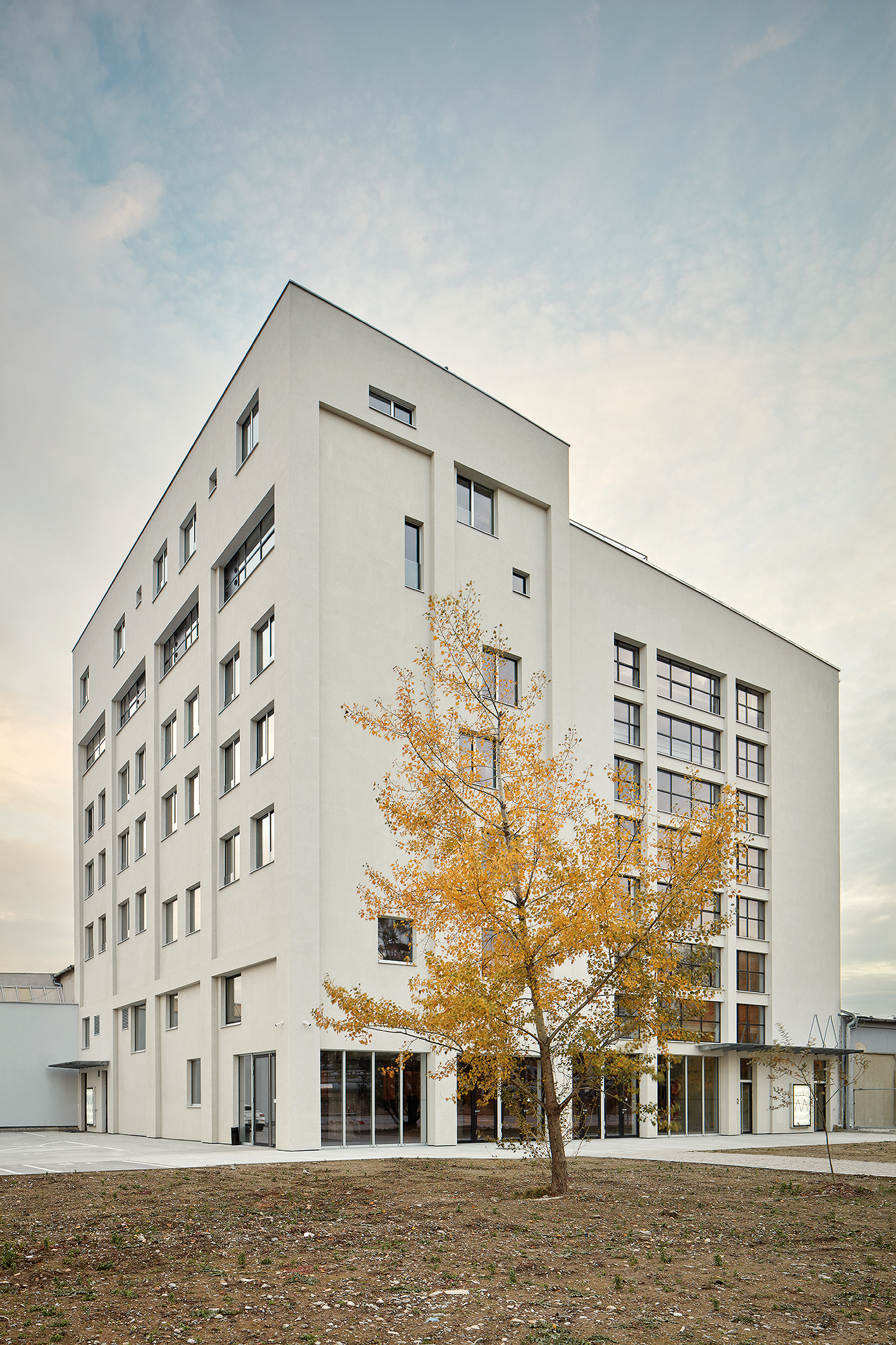 Mlynica sa profiluje ako multifunkčná budova.