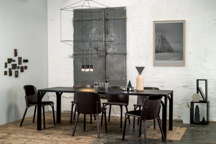 03 Split chair Bloom table location