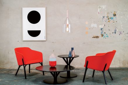 04 Split lounge armchair Bloom table location