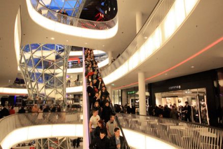 07 sklenena fasada deformace nakupni centrum big image