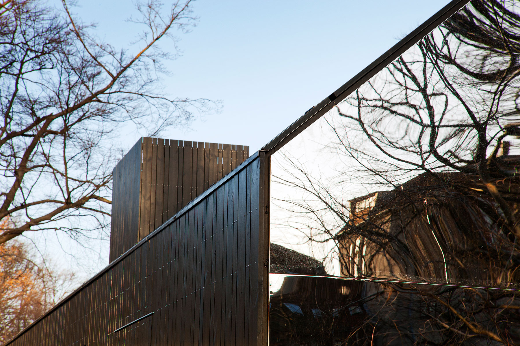 10MirrorHouse HighRes