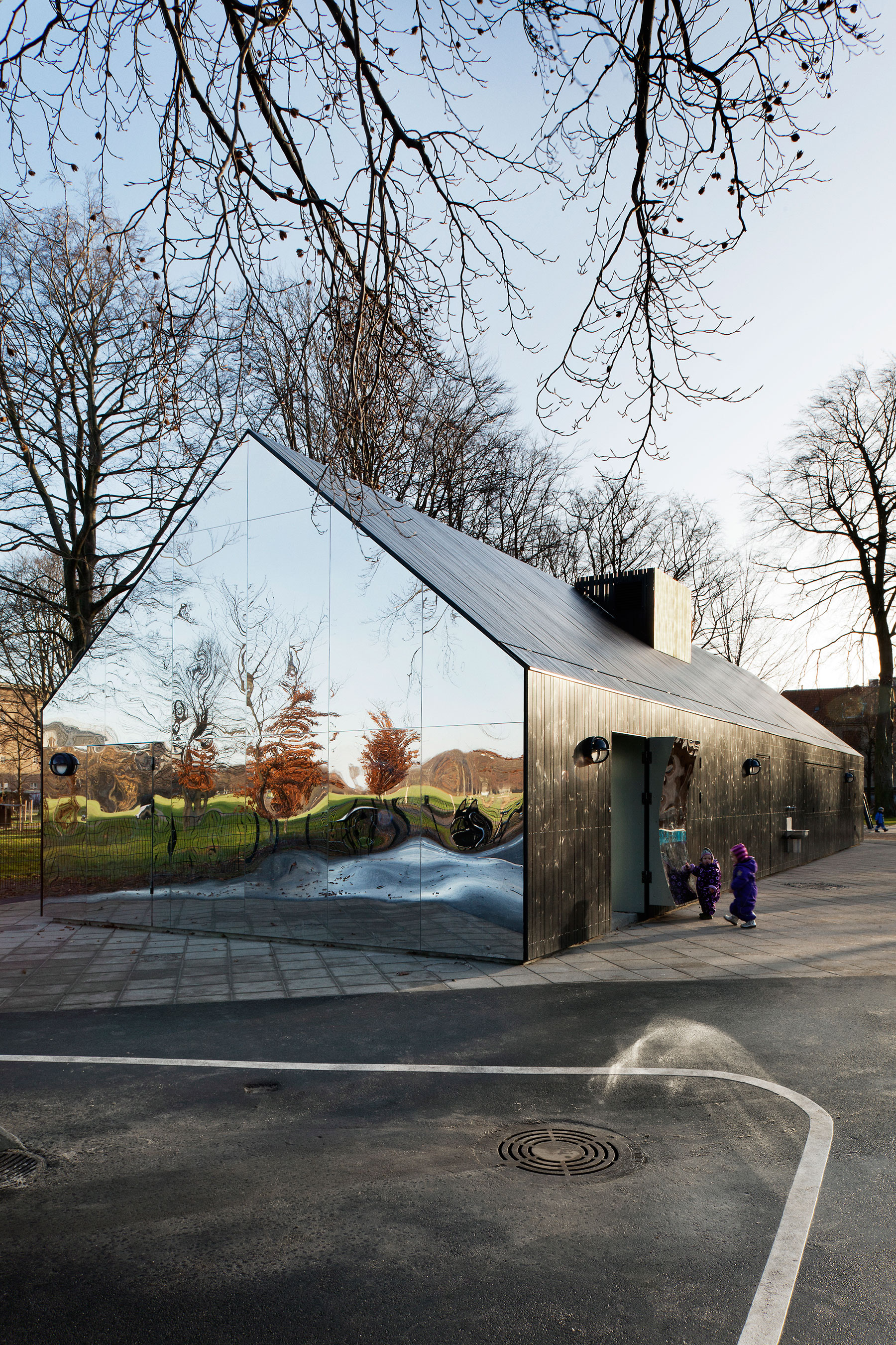 2MirrorHouse HighRes