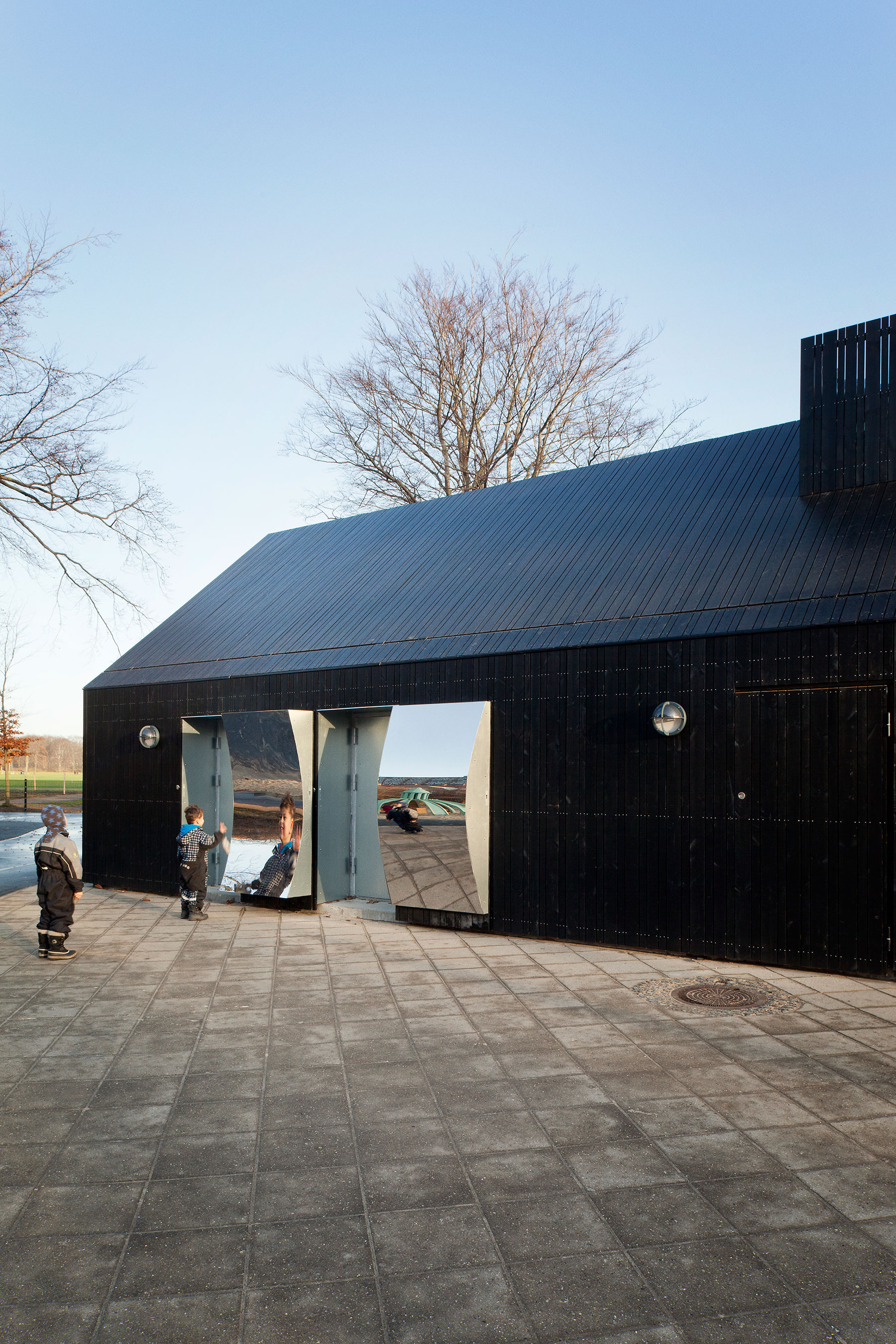 7MirrorHouse HighRes