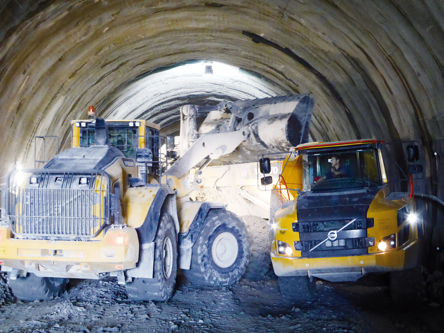 Nakladanie rúbaniny z tunela