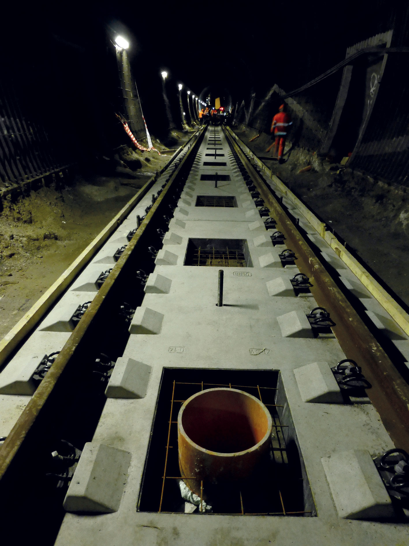 Obr. 5 Revízna šachta na stredovej tunelovej stoke