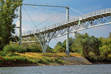 cyklomost slobody v devinskej novej vsi spojil brehy aj ludi 6378 big image