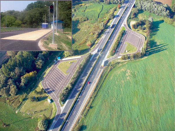 Vážnica Petrovany,cestná infraštruktúra