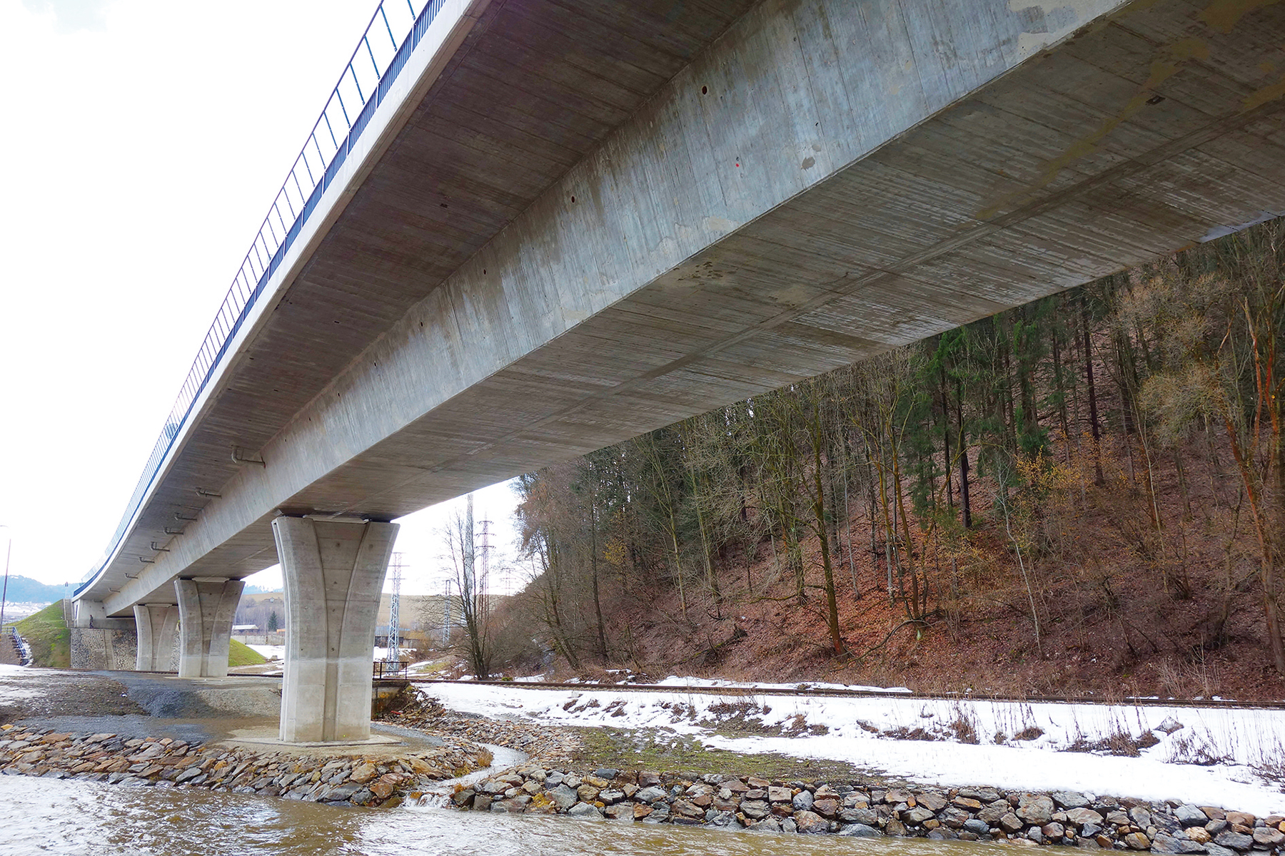 Pohľad na hlavné pole mosta 201