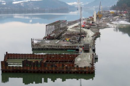 04 Zasyp ostrova strkodrvou