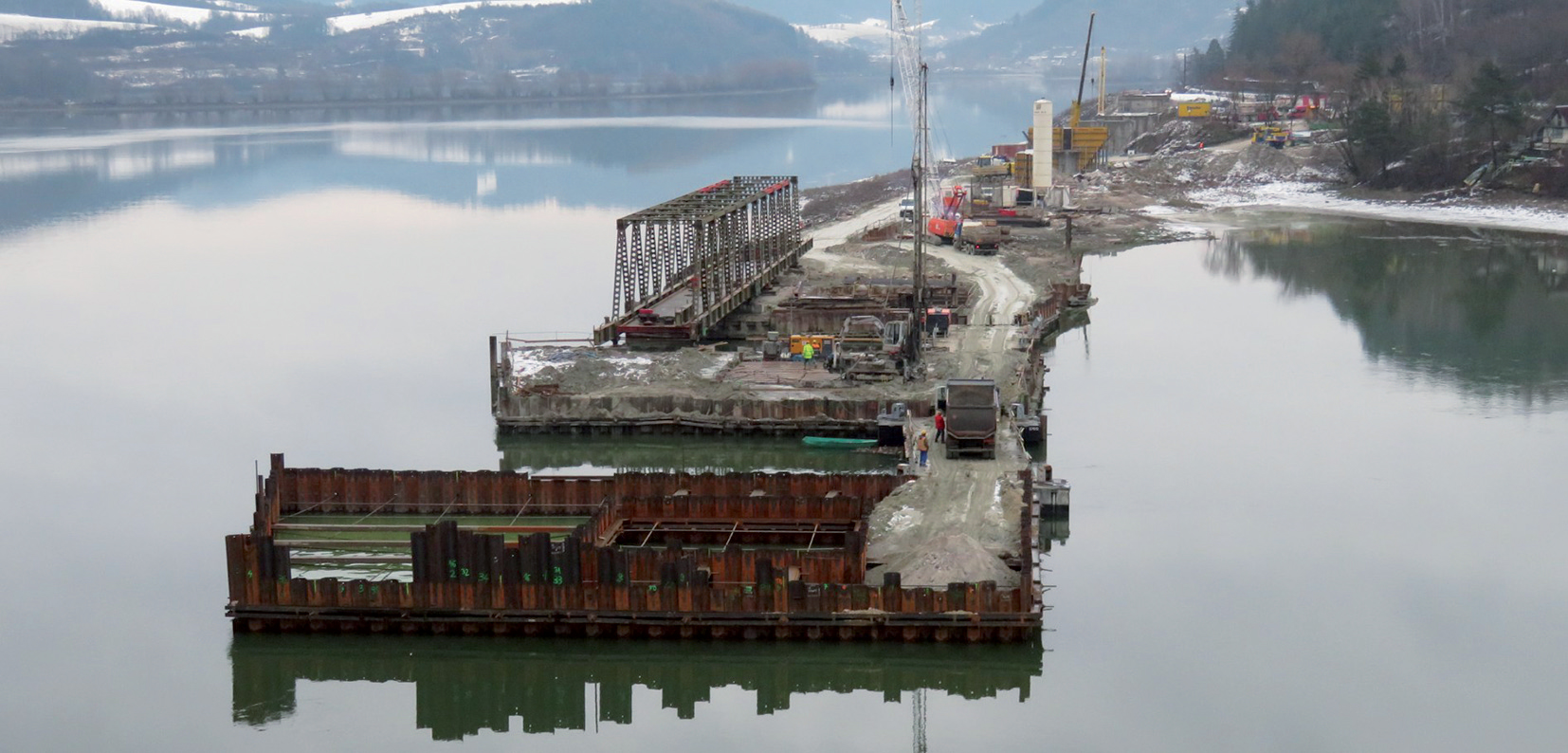 Zásyp ostrova štrkodrvinou