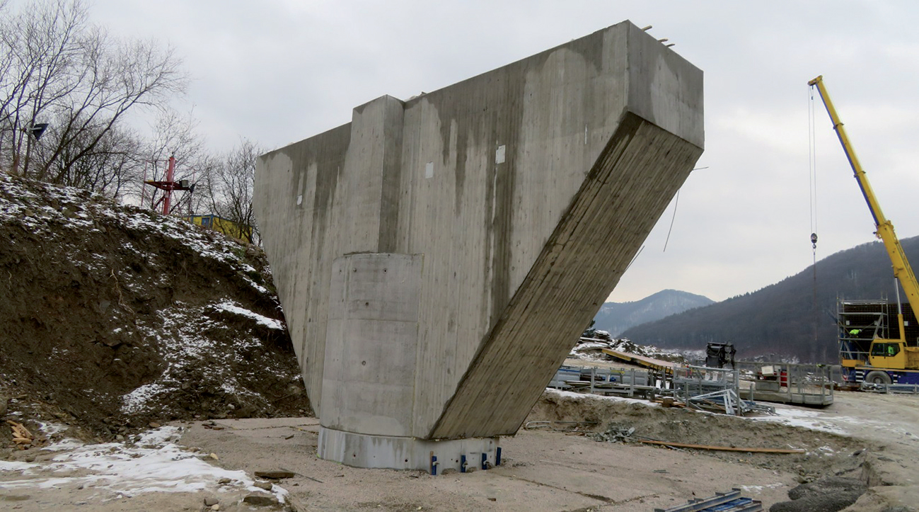 Pohľad na hlavicu piliera