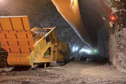 Obr 6 Pohlad na drvic s pasovym dopravnikom umiestneny v tunelovej rure B