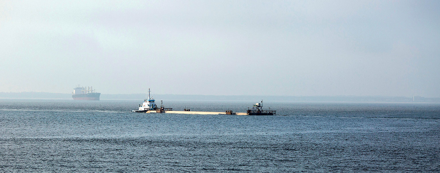 Tunelové segmenty sa transportovali 320 km po mori na miesto určenia. Foto: Jay Westcott