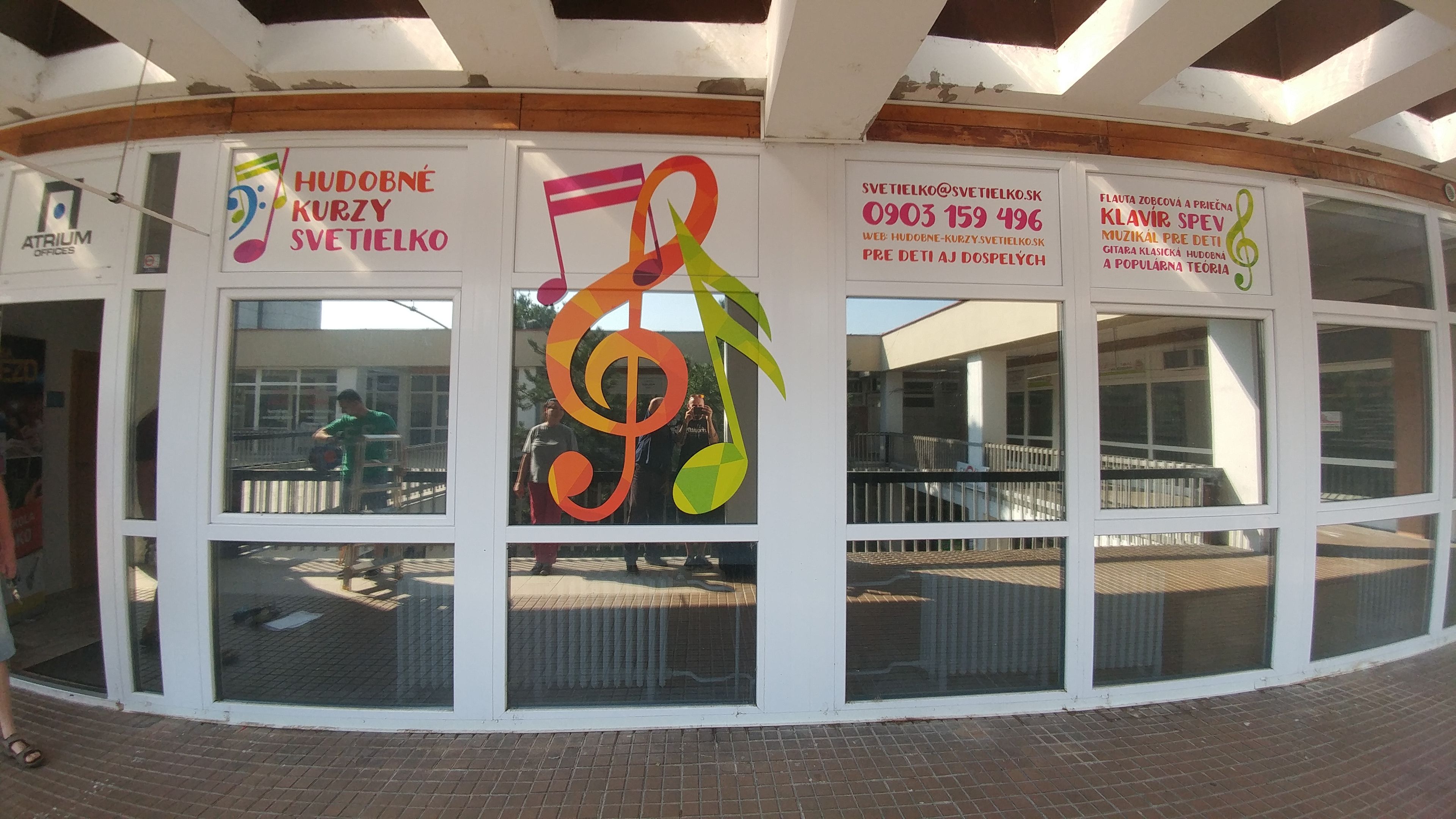 odprezentujte sa uz pri vchode