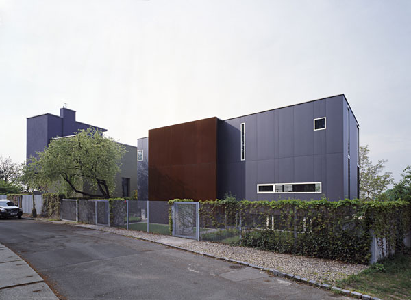 newslet kaama110603 01p 0 big image