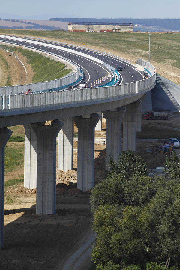 uvo podla sudu nepravom nariadil zrusit tender na usek d3 5319 big image