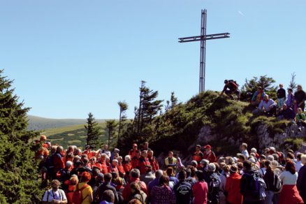 vo velkej fatre pribudol symbolicky cintorin 5339 big image