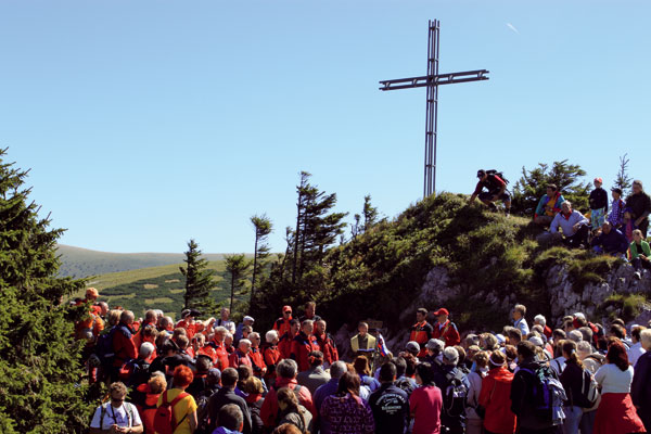 vo velkej fatre pribudol symbolicky cintorin 5339 big image