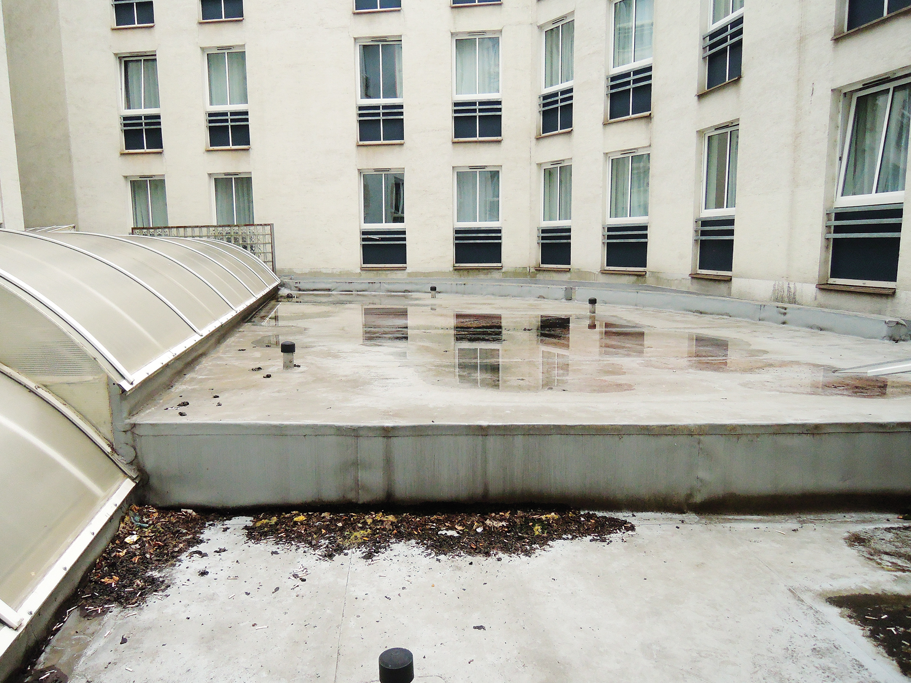 Obr. 1 Hydroizolačná fólia musí dlhodobo odolávať poveternostným vplyvom, UV žiareniu, musí mať vysokú pevnosť a pružnosť.