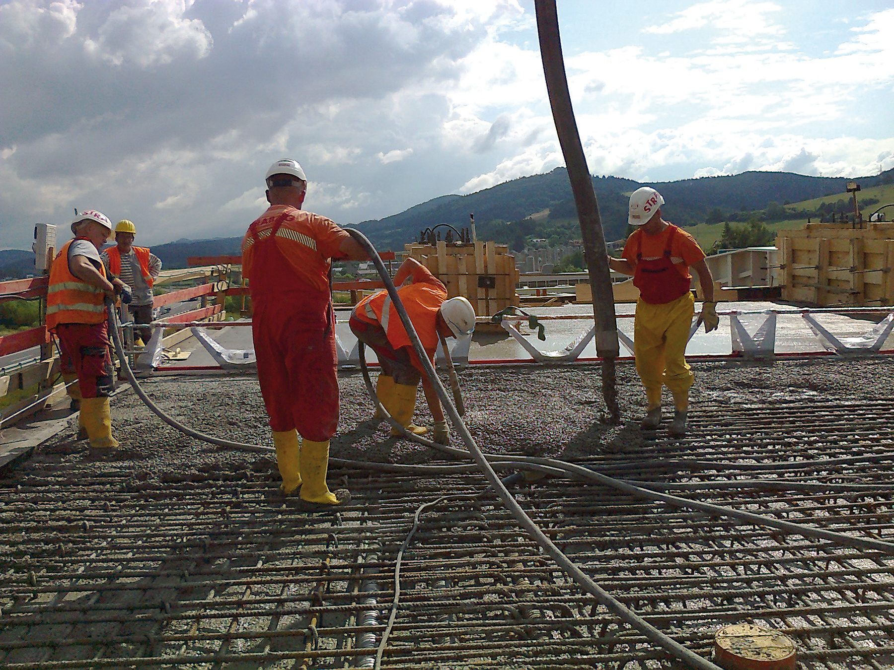 Betonáž hornej dosky mostovky