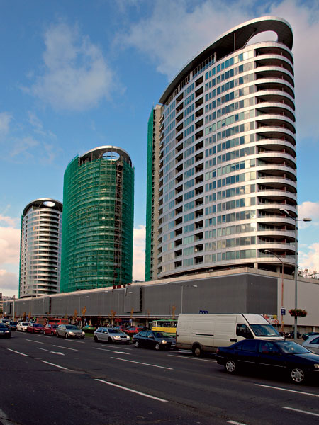 Fasádne lešenie,Tri veže