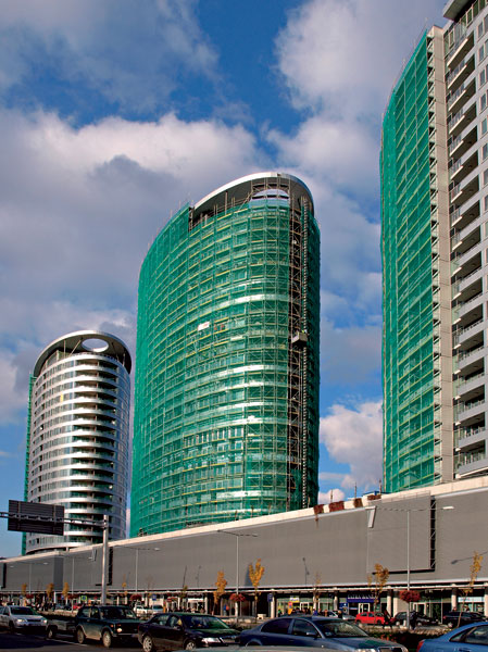 Fasádne lešenie,Tri veže