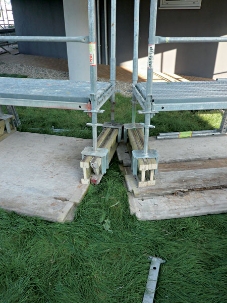 krížové hlavy,Fasádne lešenie,Tri veže