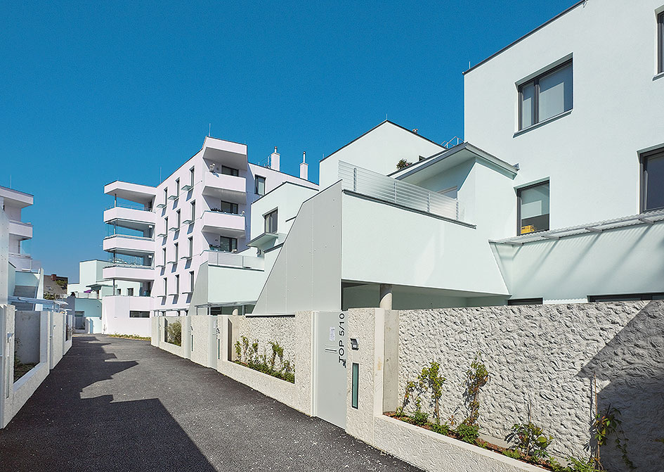 Bytový komplex Kagranner Idylle, Viedeň, 2011  Projekt bol realizovaný na základe 1. ceny v súťaži v roku 2006. Obsahuje 105 bytov a úžitková plocha aj s lodžiami je takmer 8-tisíc m2.