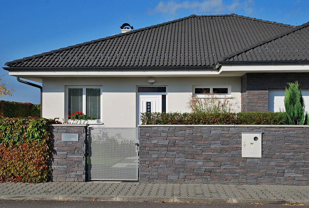 Bridlica hradná šedá