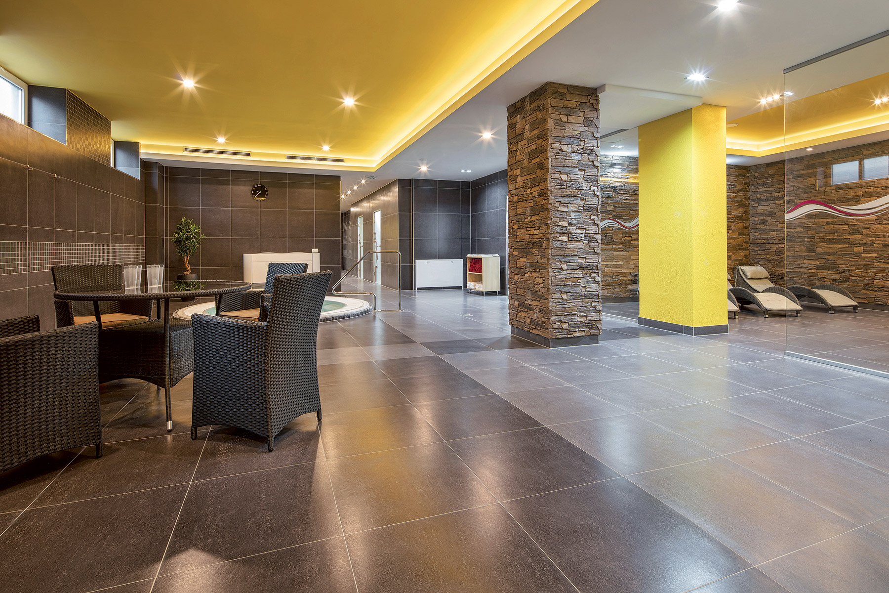 Do hotela Alexander bolo dodaných 5 000 m2 keramických obkladov a dlažieb.