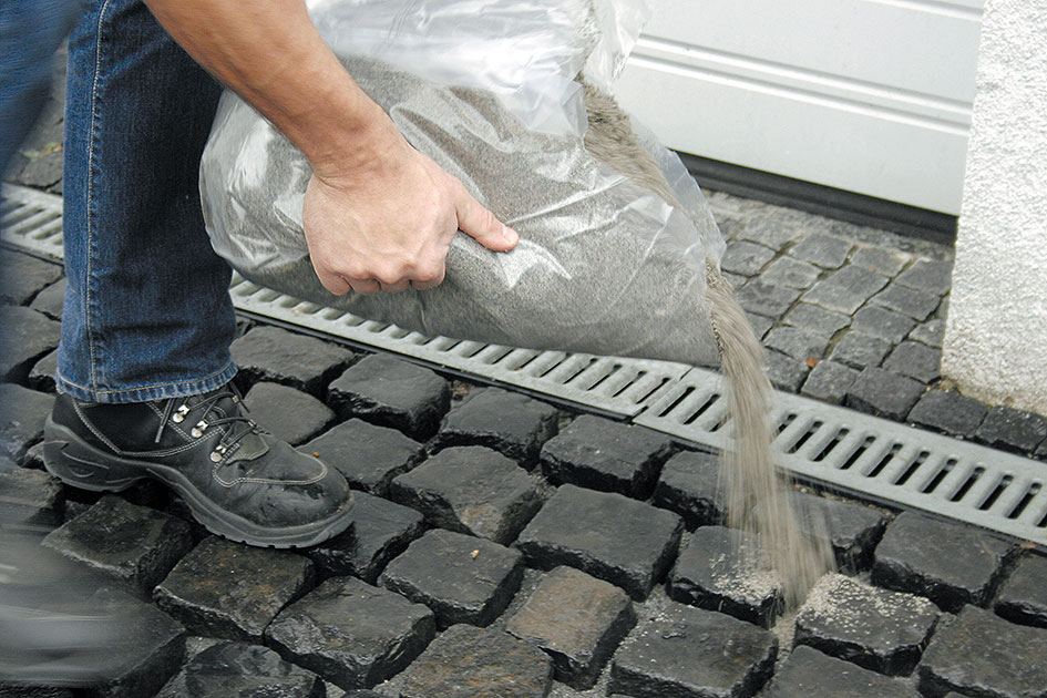 Škárovanie exteriérovej dlažby - foto - 05Skarovaniedlazby_MG_6362
