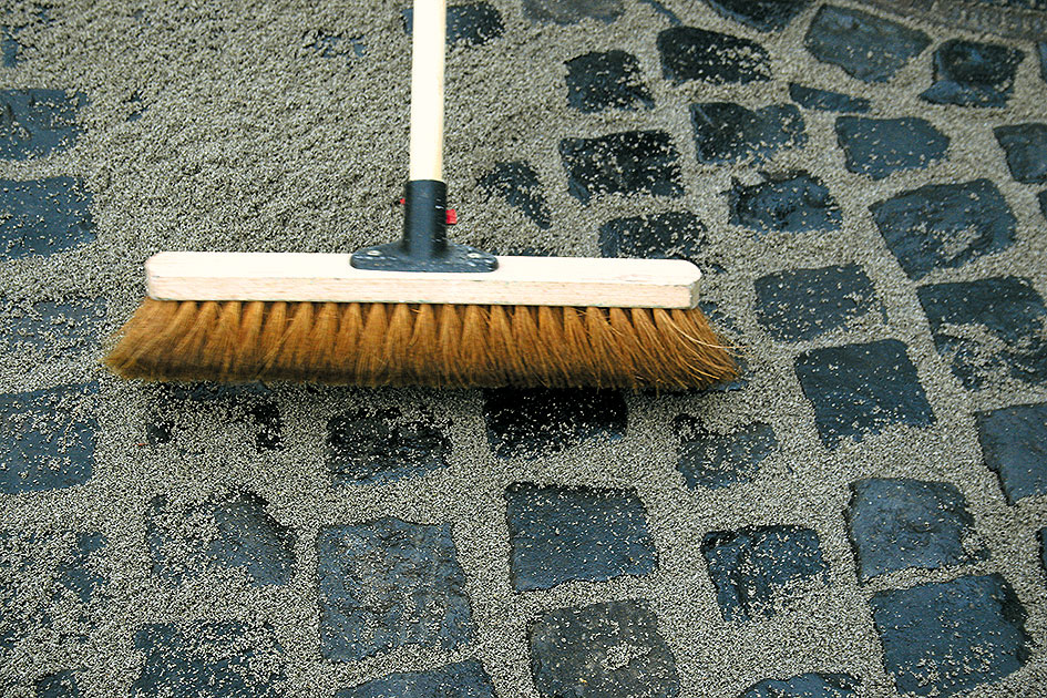 Škárovanie exteriérovej dlažby - foto - 08Skarovaniedlazby_MG_6373